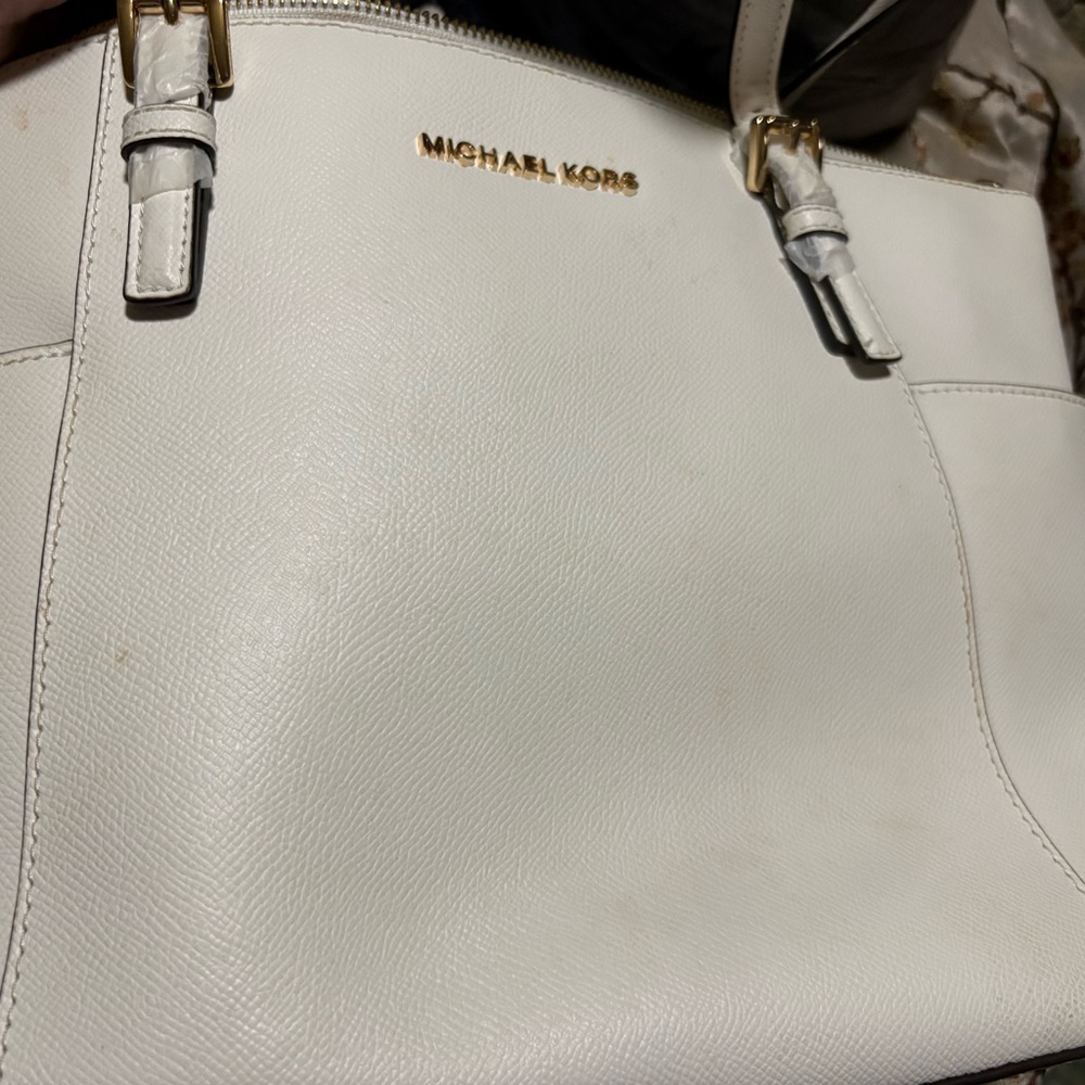 Michael Kors White Shoulder Bag with Gold Accents